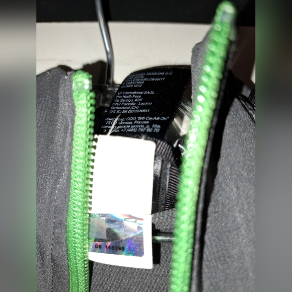 The North Face light weight jacket - Picture 5 of 14